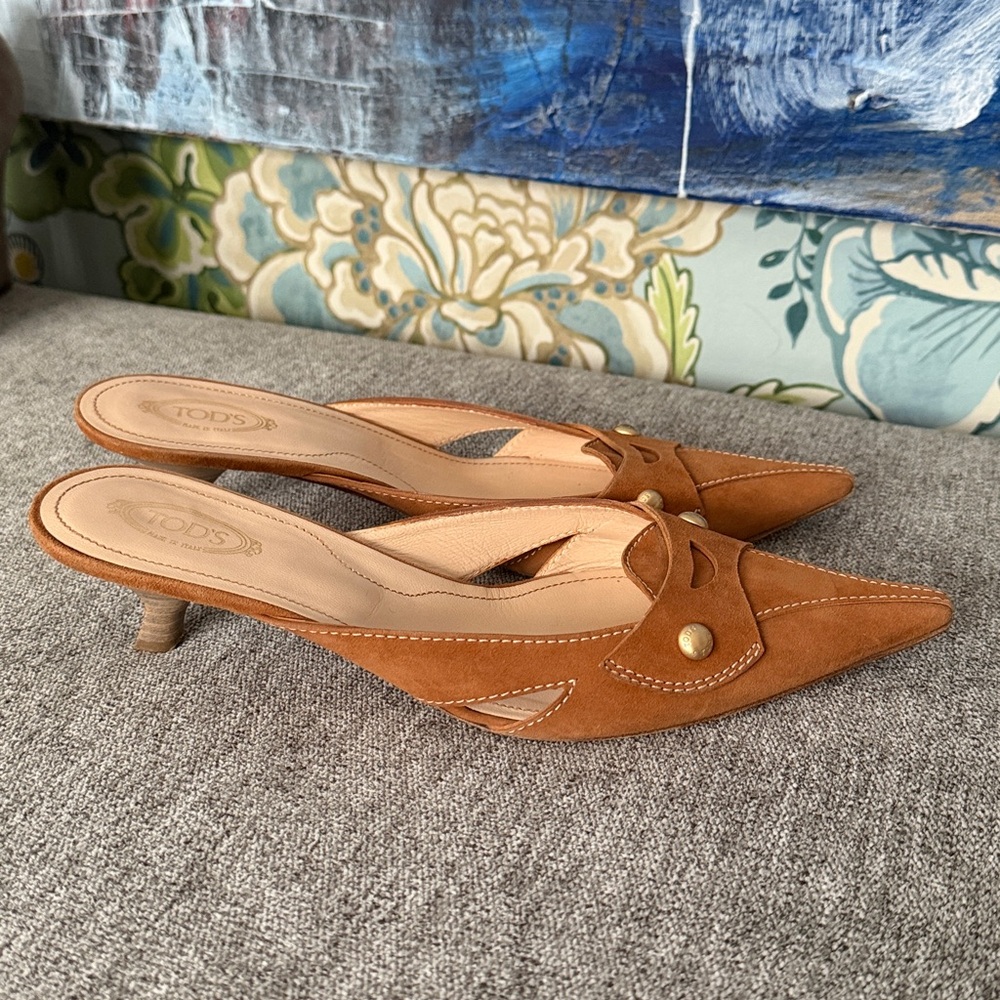 Tod's Brown Suede Mules with Gold Accents - Picture 4 of 8
